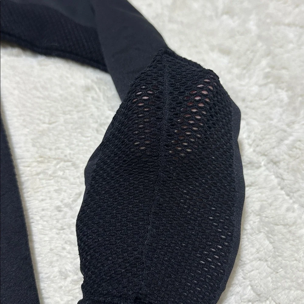 Varley | size xxs/xs | black poinsetta jacket